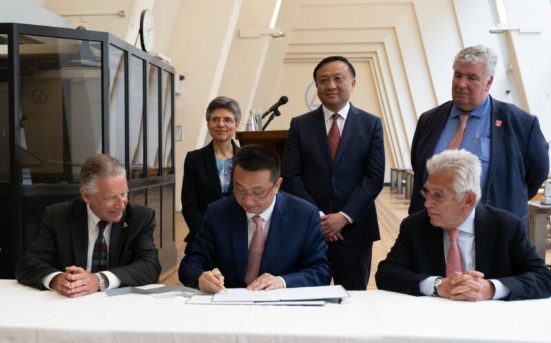 WFDB and Shanghai Diamond Exchange Sign MoU to Encourage Natural Diamond Market 233 awdc 2024 id010519 1024x638 1
