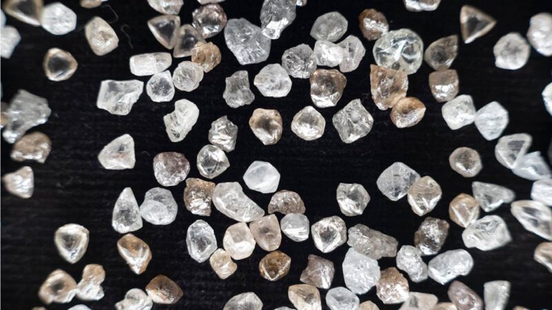 De Beers Sightholders Report Shortages of Large Diamonds de beers 2