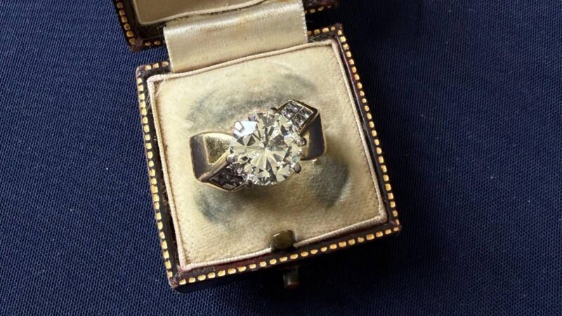 Car Boot Sale Ring Bought for £5 Identified as 3.02 ct Natural Diamond Worth £15,000 vintage ring 1
